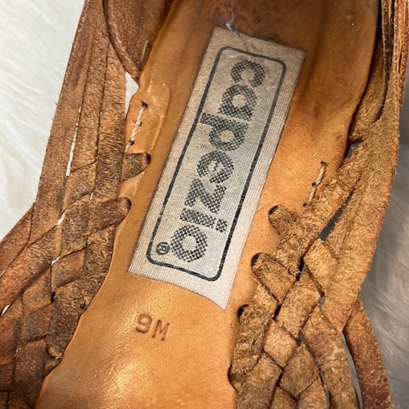 Capezio women’s 9M leather sandals - Picture 2 of 10